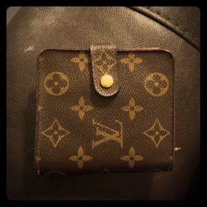 Authentic Louis Vuitton Zippy Wallet